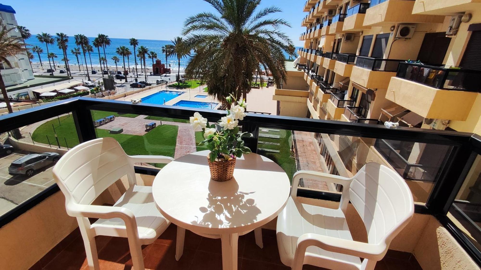 Aloha Playa Apartment With Ocean Views And Pools Benalmádena Dış mekan fotoğraf
